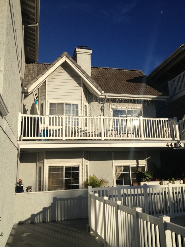 Frontal view - 446 Monterey Blvd