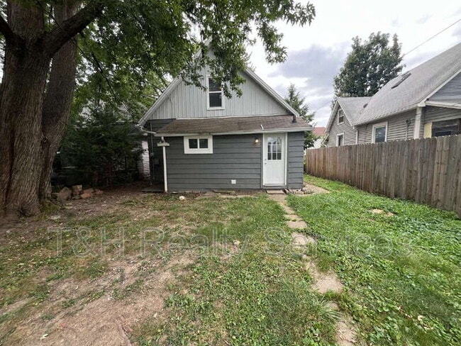 Building Photo - 1631 Leonard St