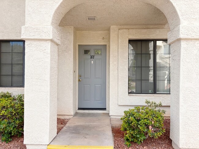 Building Photo - 4813 Nara Vista Way