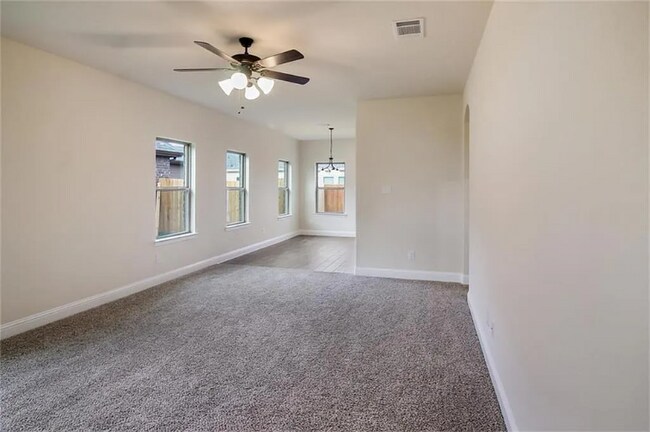 Foto del edificio - 630 Redwood Dr