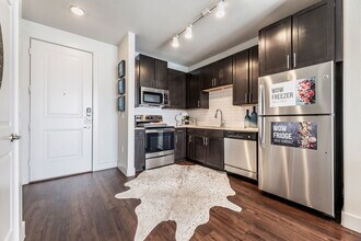 Building Photo - 7149 Van Tuyl Pkwy