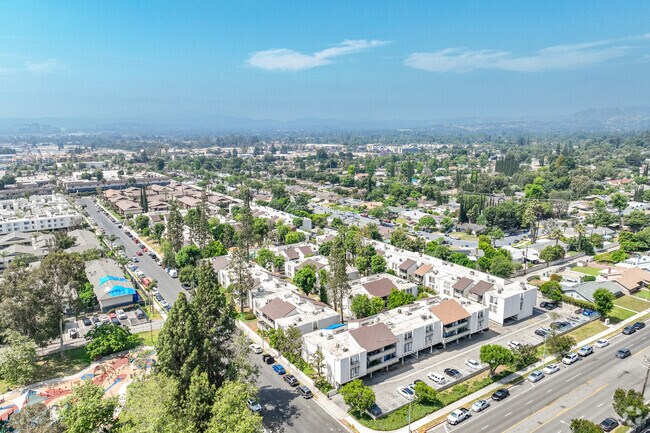 Foto del edificio - Village Community