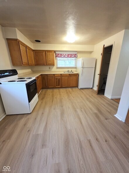 Foto del edificio - 10701 Broadway St