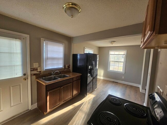 Building Photo - 1211 Camp St