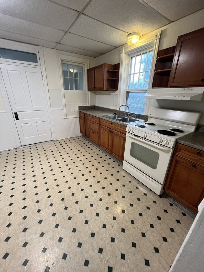 Building Photo - Freshly updated duplex! Move in ready!