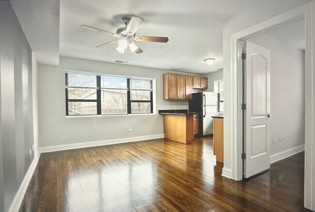 Building Photo - 7616 N Marshfield Ave