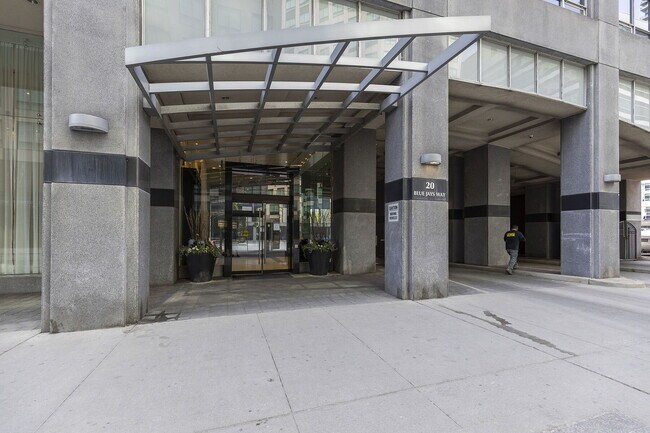 Photo du bâtiment - 20 Blue Jays Way