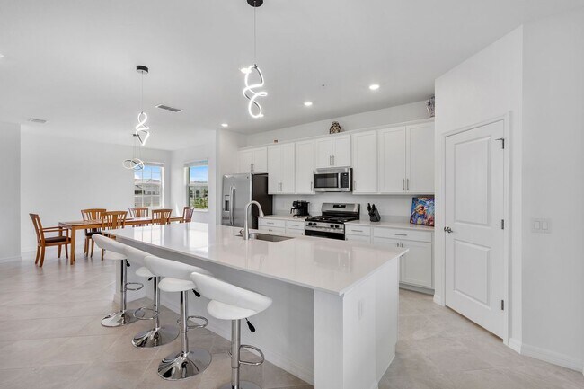 Foto del edificio - 15170 BLUFFTON Ln