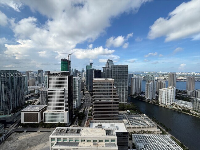Building Photo - 950 Brickell Bay Dr