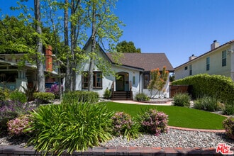 Building Photo - 5122 Hermosa Ave