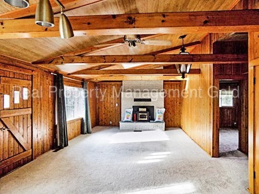 Building Photo - Roomy Home overlooking Lake Lariat