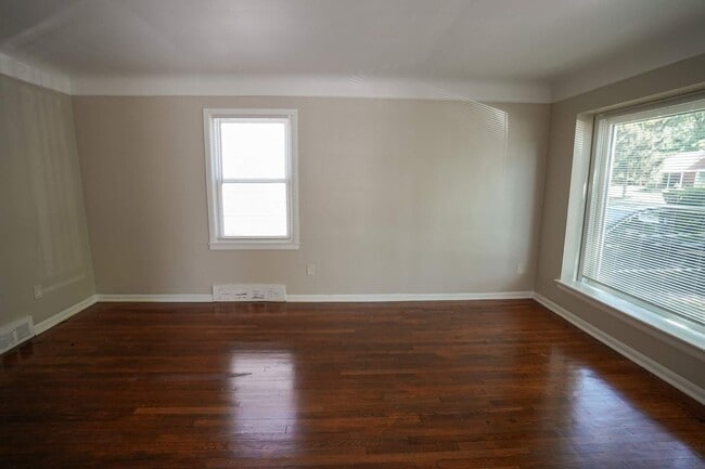 Building Photo - Fully Renovated 3-Bedroom Home  Move-In Re...