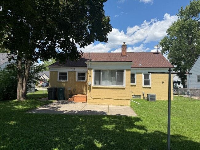 Building Photo - Move-In Ready 2-bedroom, 2-bathroom Home n...
