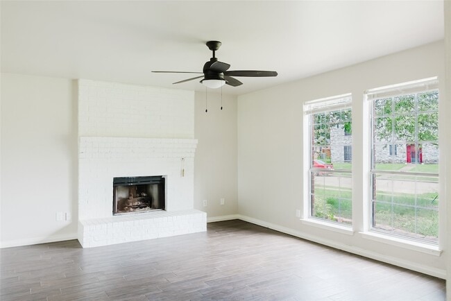 Building Photo - 2637 Austin Dr