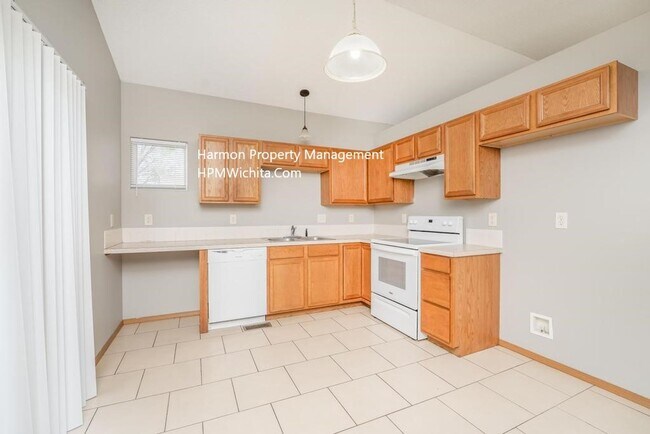 Foto del edificio - Four Bed Two Bath Duplex Unit Near Highway...