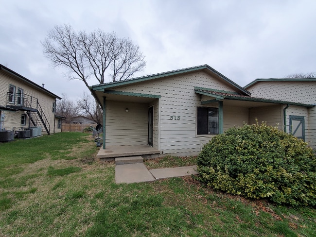 Building Photo - 515 S Mt Carmel St