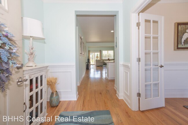 Building Photo - 3 br, 2 bath House - 1756 Orchard Dr.