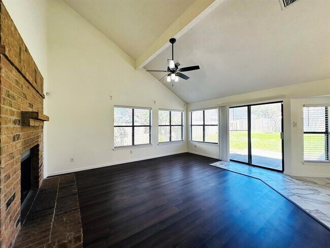 Foto del edificio - 306 Applewood Dr
