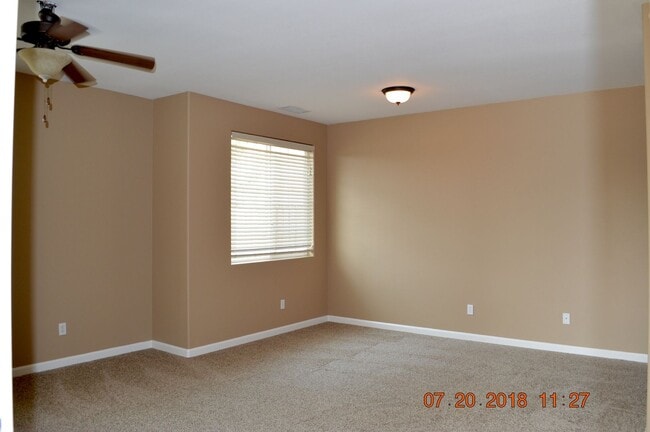 Building Photo - Beautiful 2 Bedroom 2 Bath Duplex at the e...