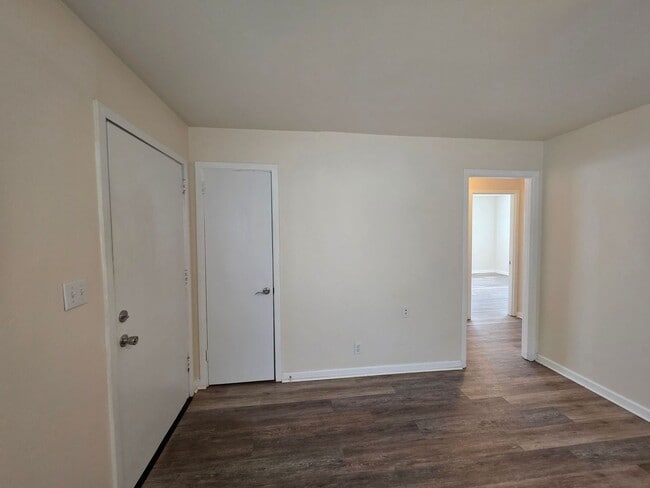 Building Photo - Loxley Gardens