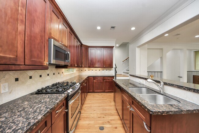 Foto del edificio - 5526 Crooms St