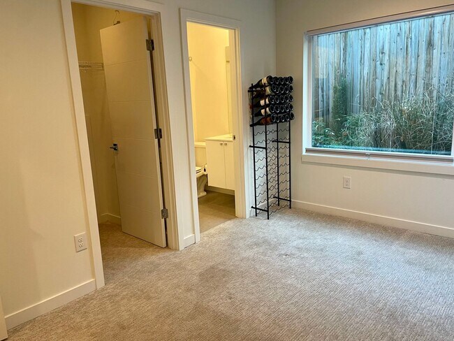 Building Photo - $500 OFF -Welcome Home 2b/2ba Townhome in ...