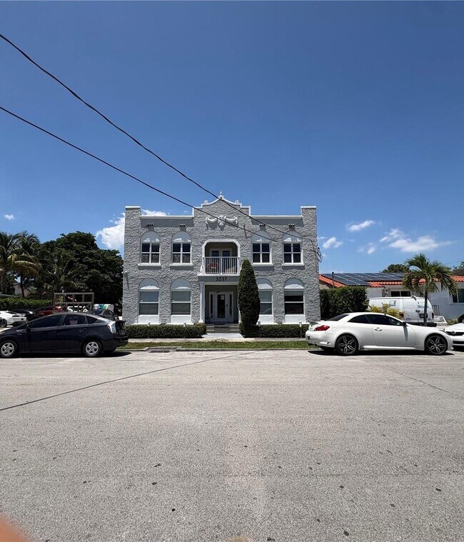 Building Photo - 3237 SW 4th St