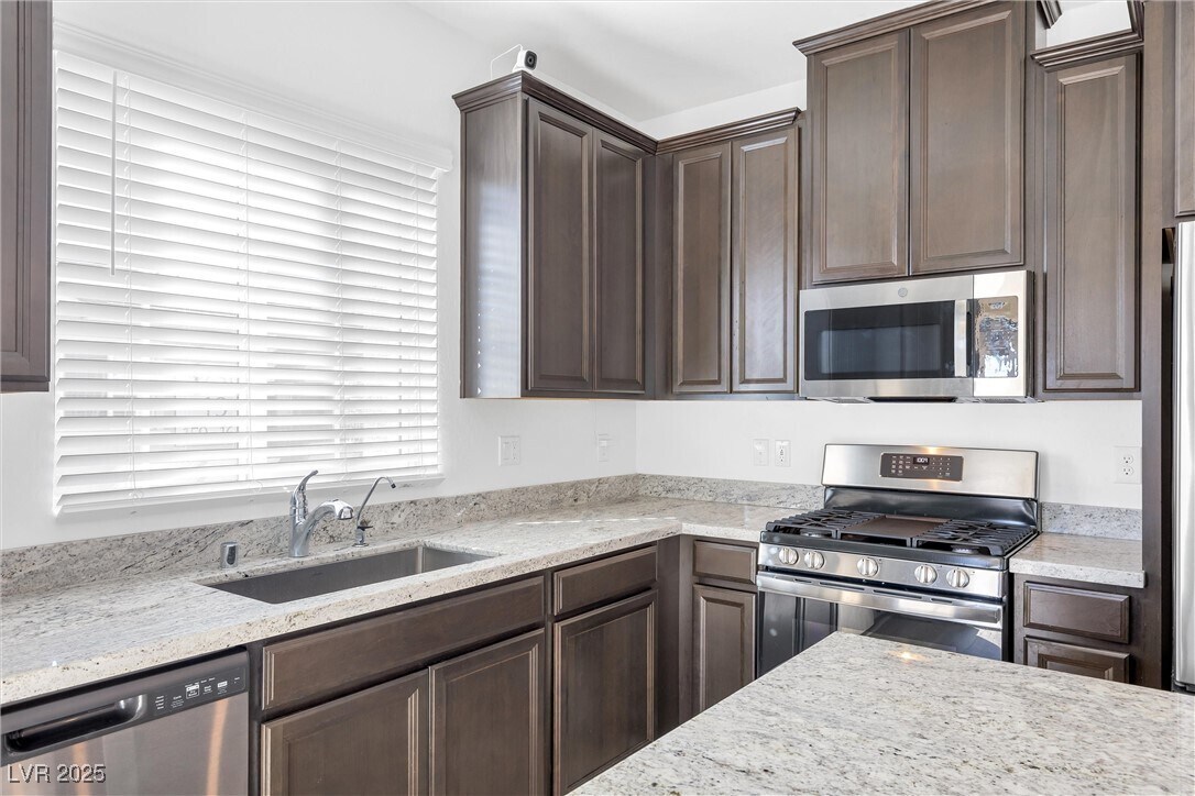 Foto del edificio - 5730 Sky Pointe Dr