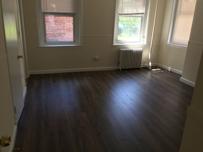 Foto del edificio - 10 Reedsdale Rd