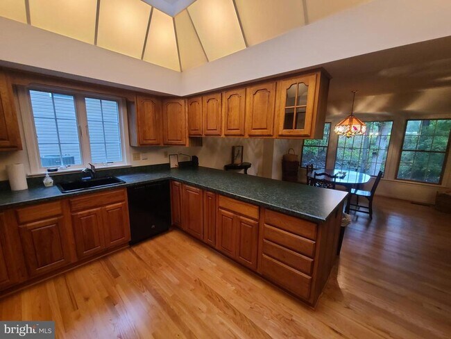 Foto del edificio - 713 Gold Valley Rd