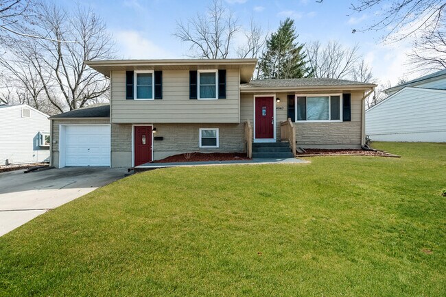 Foto del edificio - Beautiful 3BD Home Near Worlds of Fun!