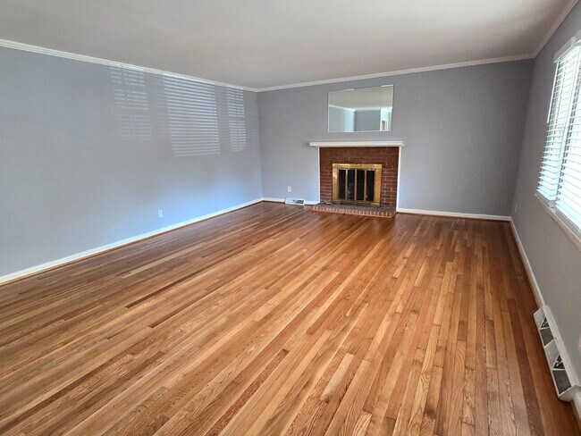 Foto del edificio - 2402 Chatham Dr