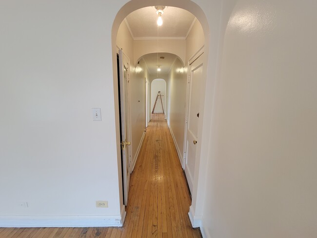 Building Photo - 5952 N Artesian Ave