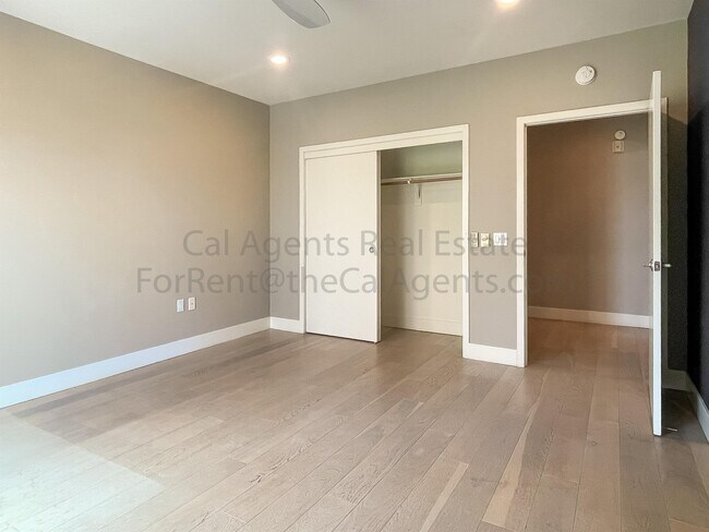 Foto del edificio - 438 W Grand Ave
