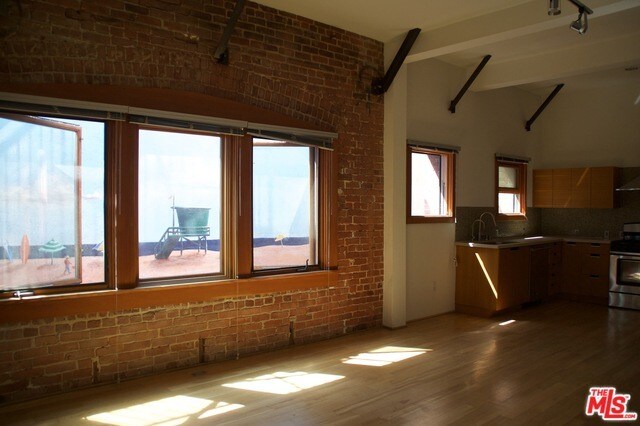 Foto del edificio - 8 Brooks Ave