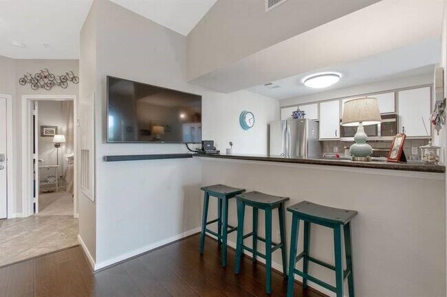Foto del edificio - 12800 Melville Dr