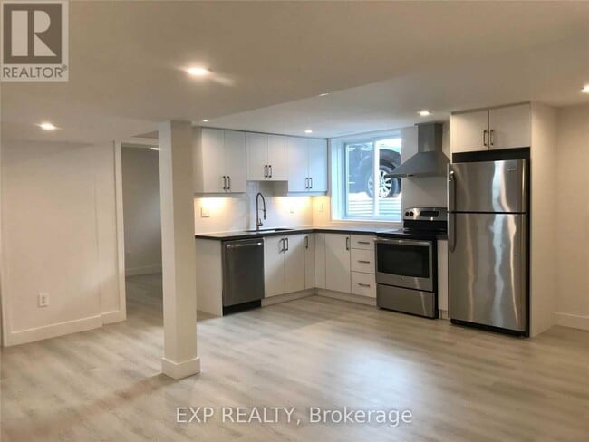 Building Photo - 421 Woodcrest Ave