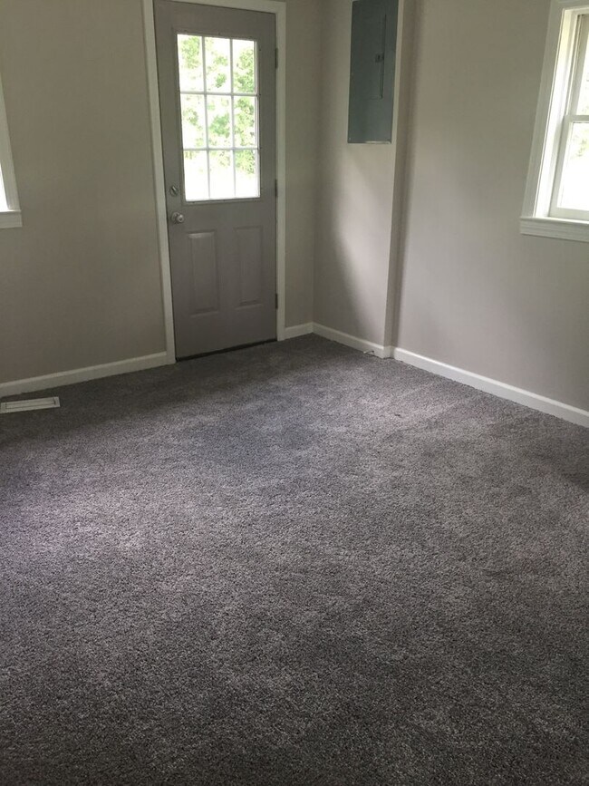 Building Photo - 3 Bedroom 2 bath - Gold Hill, NC Area