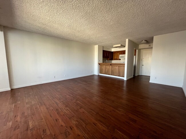 Photo - 969 Hilgard Ave Unit 605 House