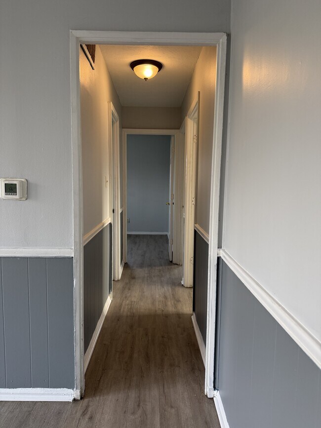 Building Photo - 3138 Midvale Dr