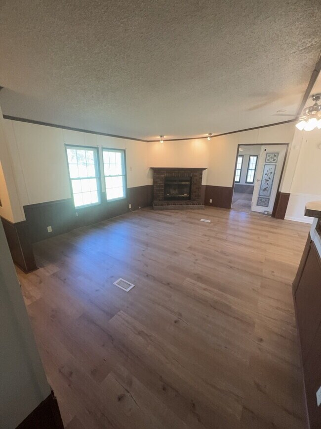 Foto del edificio - 1557 Catherine Lake Rd