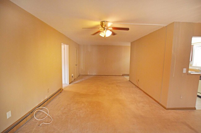 Building Photo - 10 Skyline Dr