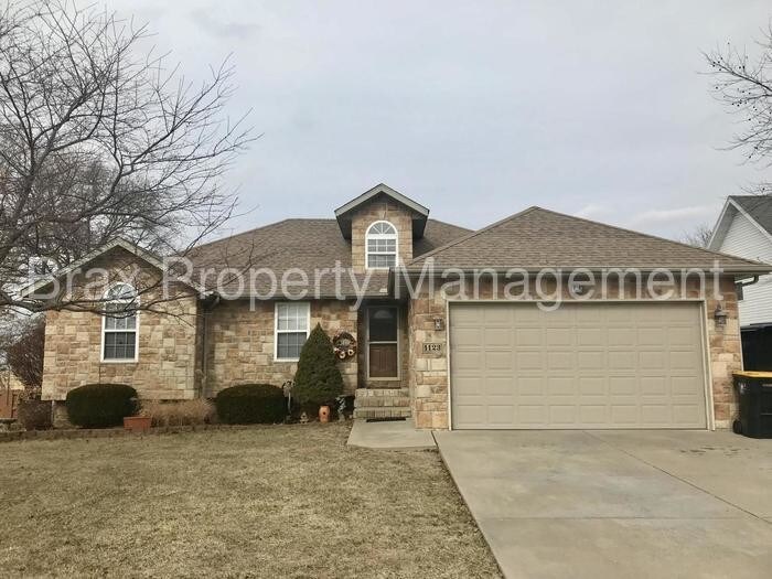 1123 W McGuffey St, Ozark, MO 65721 House Rental in Ozark, MO
