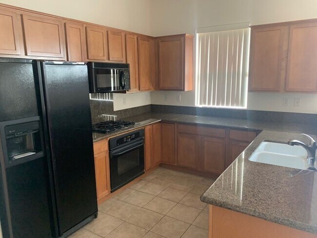 Building Photo - 2 Bedroom 2 Bath in Solera Sun Community