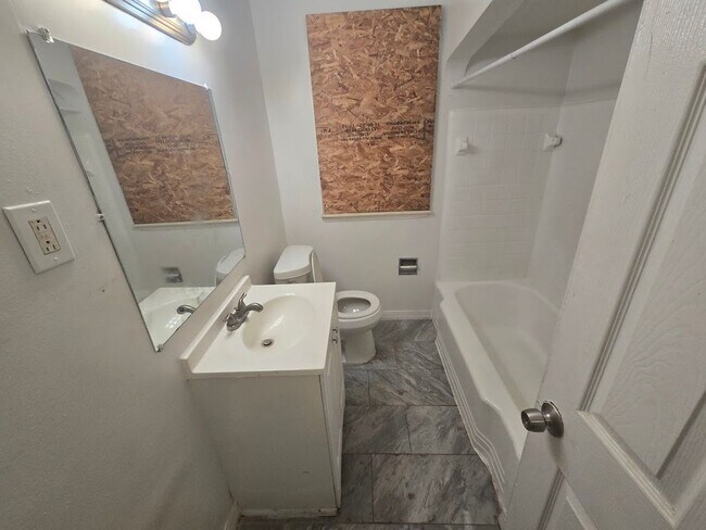 Foto del edificio - 10860 Duprey St