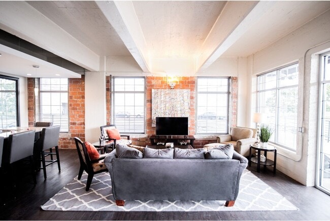 Foto del edificio - The Lofts at Elk Terminal