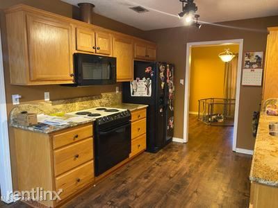 Building Photo - 3 br, 2 bath House - 15030 Barbara Dr