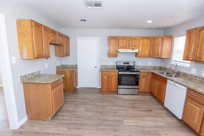 Building Photo - 2430 Avilion Ct