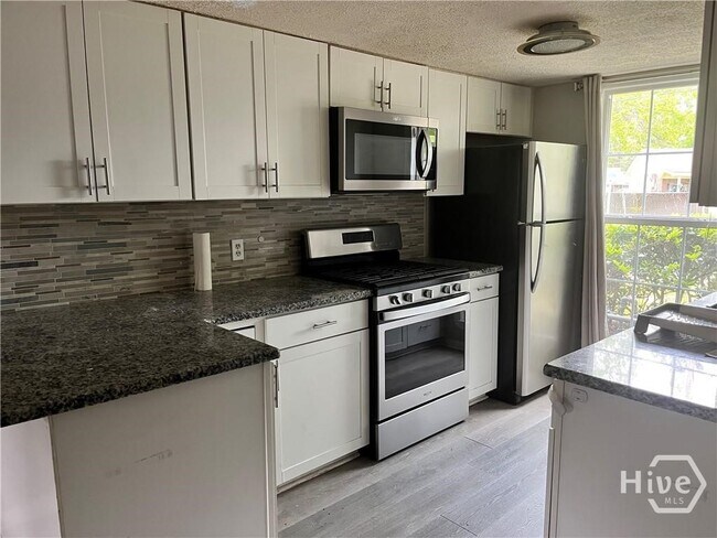 Foto del edificio - 46 Knollwood Cir