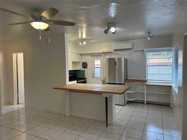 Foto del edificio - 1101 NE 17th Way